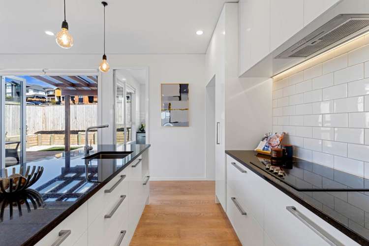 36 Fernhill Way Oteha_8