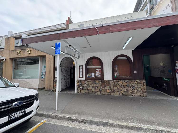 Ground/82 Tory Street_0