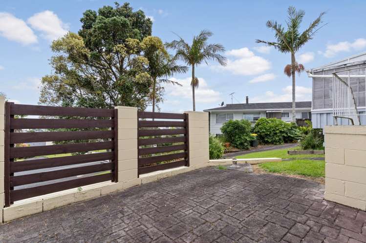 2/1 Flagstaff Place Massey_12