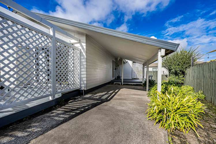 23 Gosford Drive Botany Downs_25