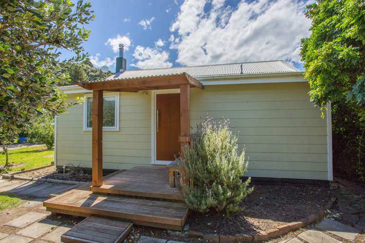 1 Forster Street Tolaga Bay_16