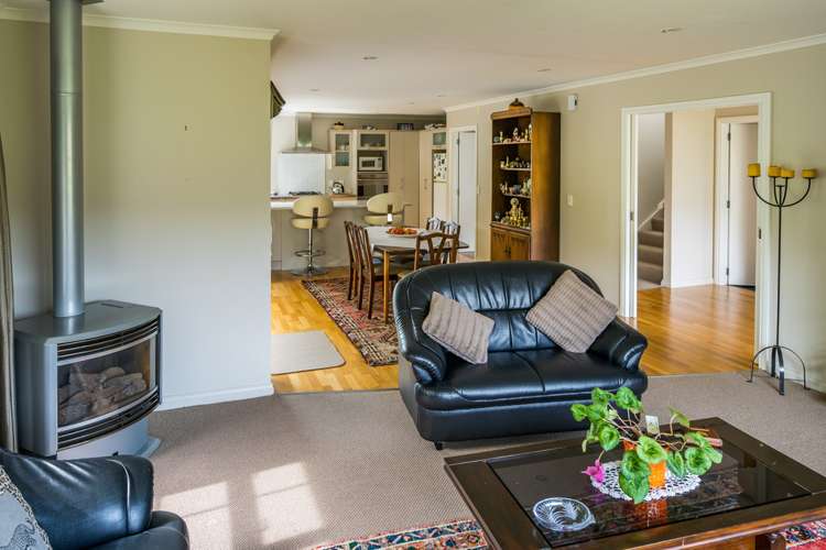 15 Te Puia Drive Aotea_4