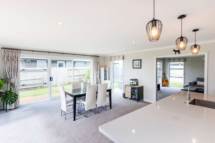 11 Saint Heliers Grove Fitzherbert_13