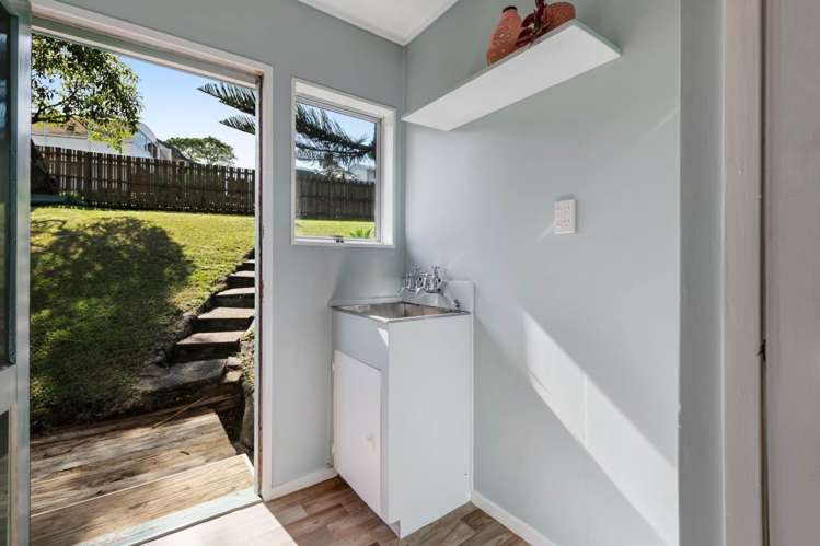 89 Brian Crescent Stanmore Bay_11