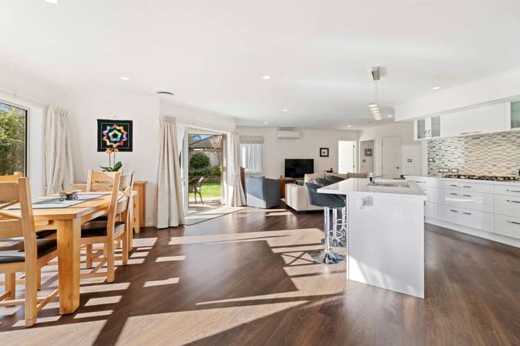 15 Tongeren Square Karaka_6