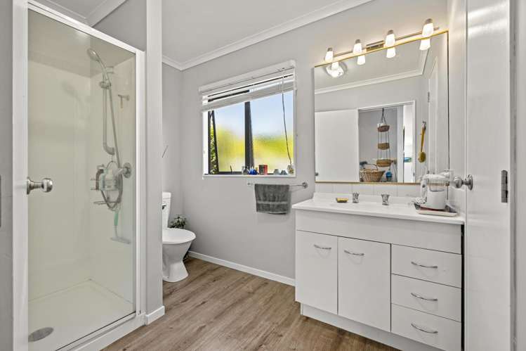 16 James Street Raglan_38