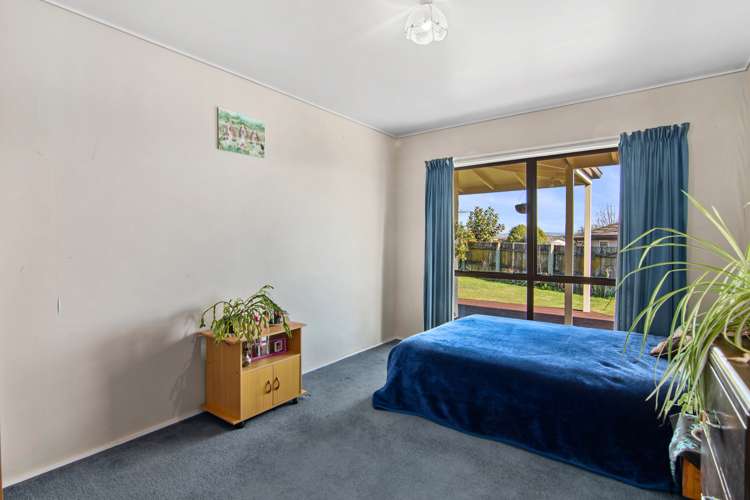 86 Olympus Way Richmond_14