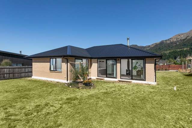 Stunning Family Home in Lake Hawea