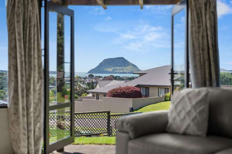 32 Hillcrest Road Otumoetai_1