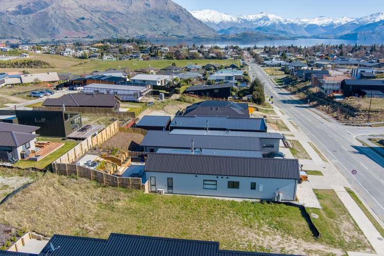 211 Aubrey Road Wanaka_8