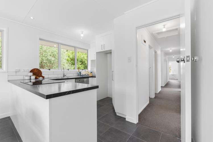 1 Phillip Parade Forrest Hill_9