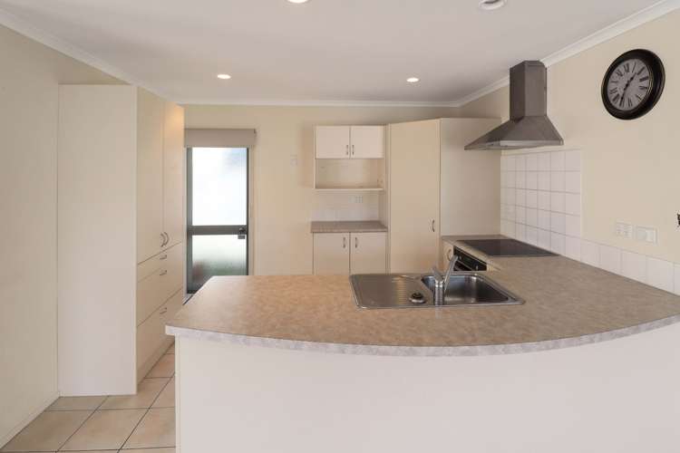 8 Concord Street Wainuiomata_2