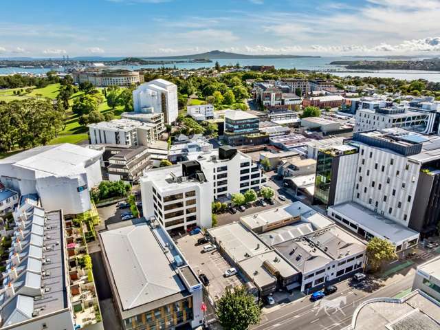 Top Floor Central Newmarket Office