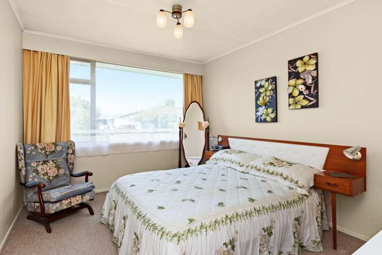 1402 Warwick Place Mayfair_11