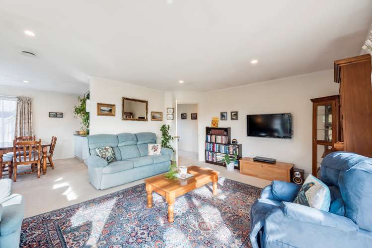 84 Aldinga Avenue Stoke_10