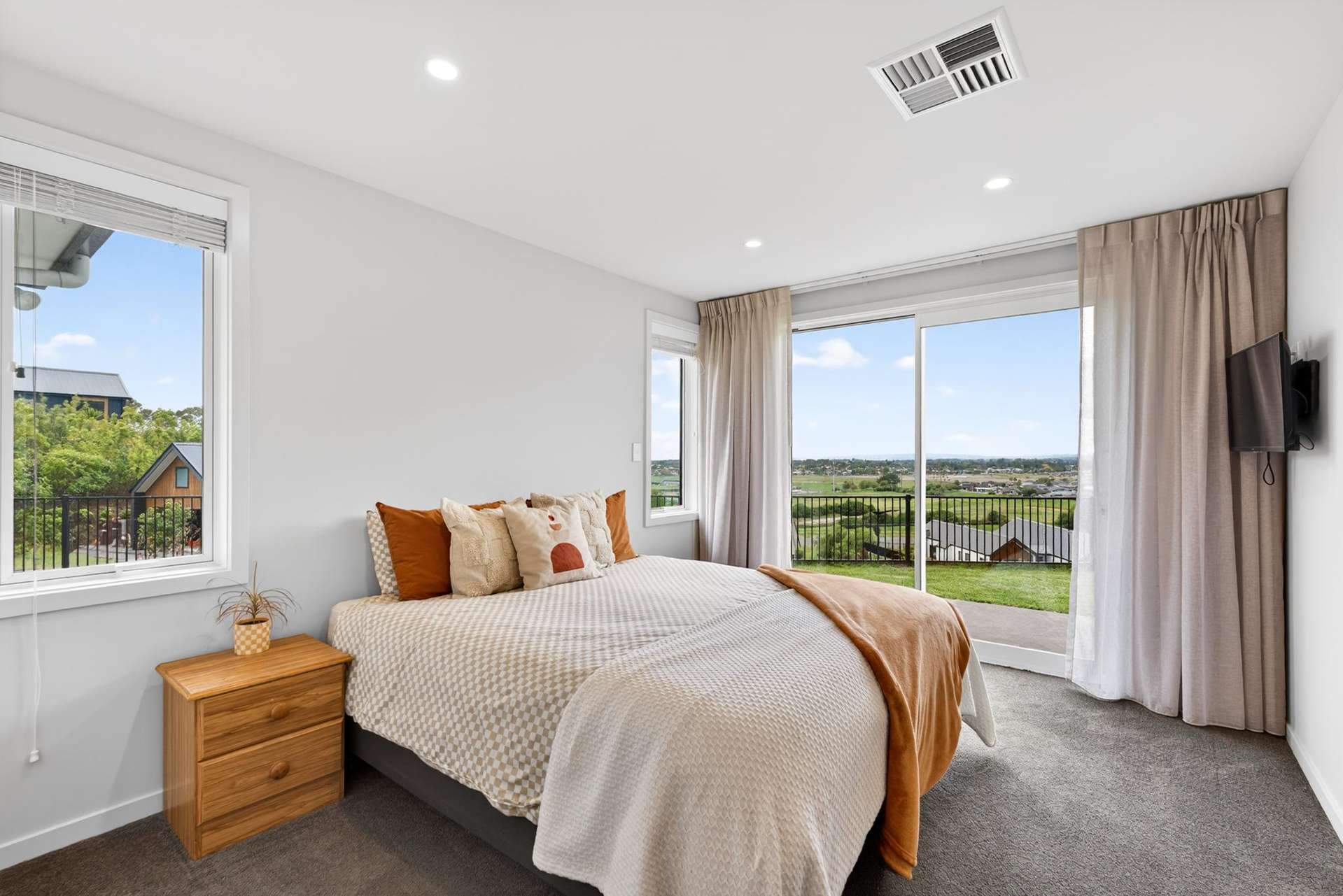 77 Oak Road Poraiti_0