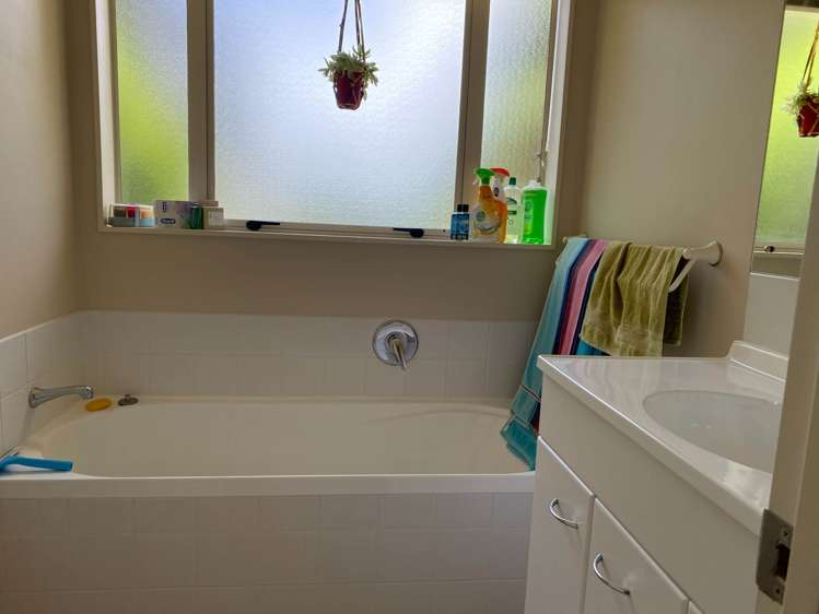 6 Midhurst Avenue Henderson_12