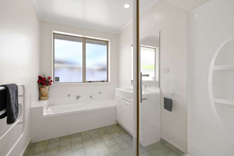 6 Saint Johns Avenue Hamilton East_14