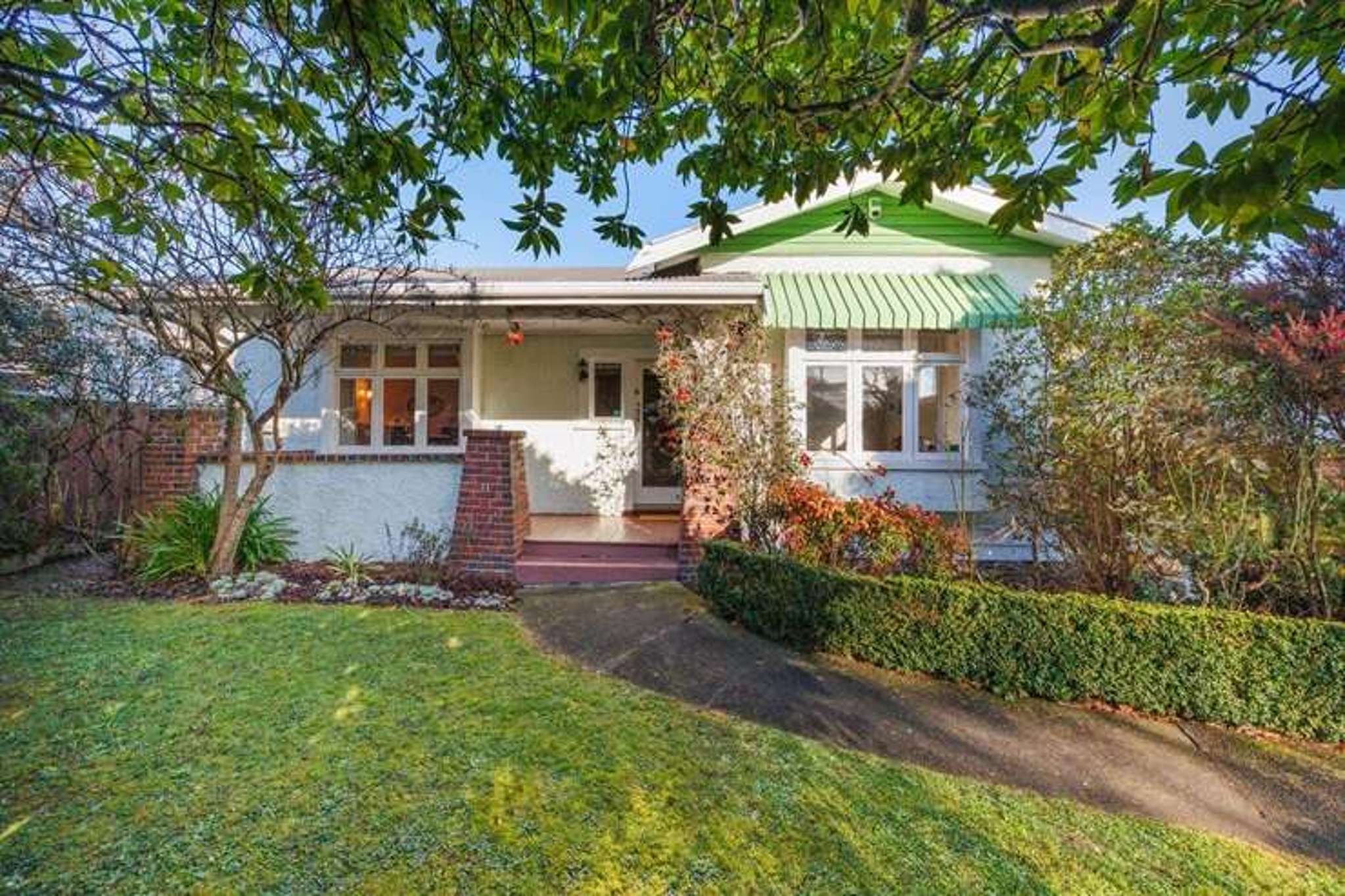 First-time buyers snap up Kiwi comedy legend’s childhood home