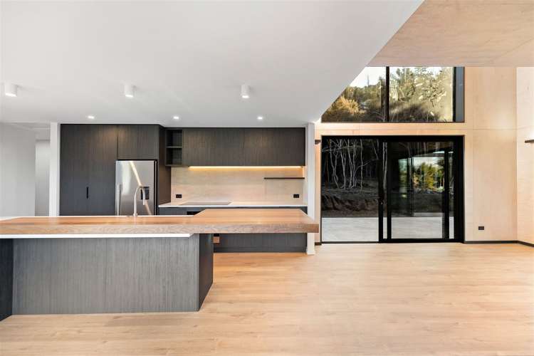 10 Goldie Lane Albert Town_5