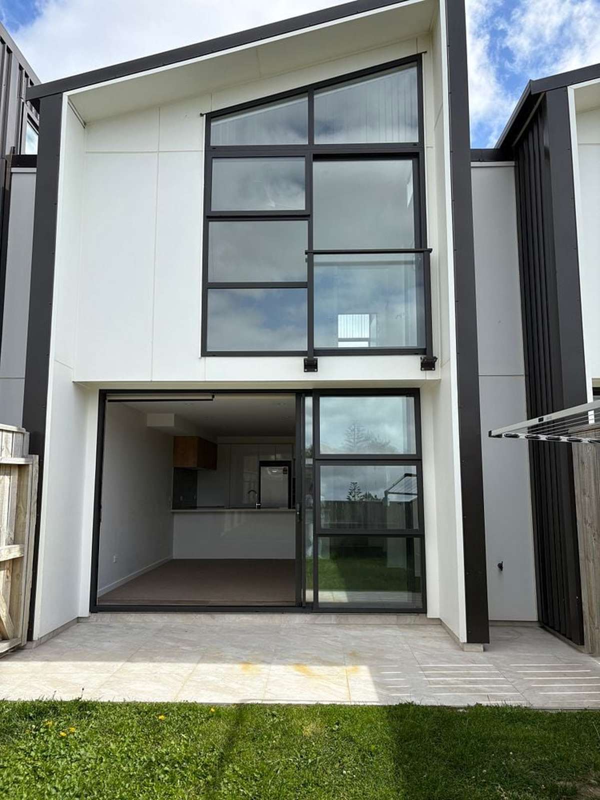 Beachside living, modern 2BR townhouse 3