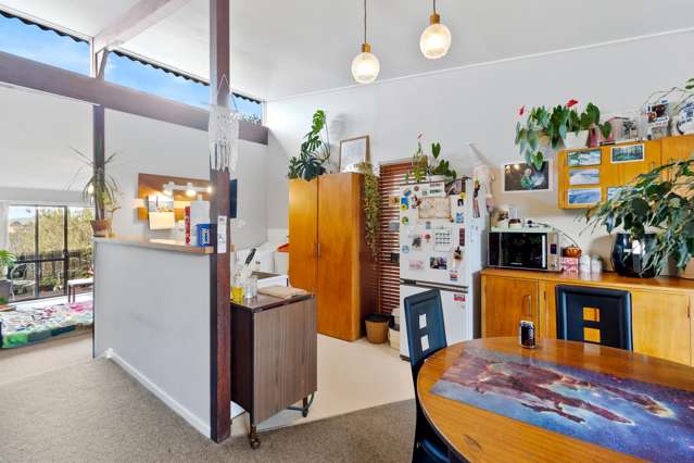 1 & 2/135 Glenfield Road Hillcrest_2