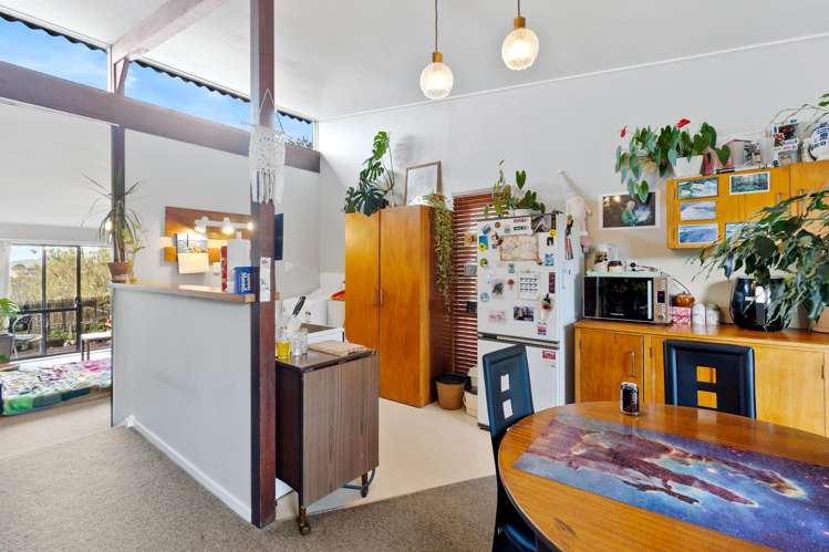 1 & 2/135 Glenfield Road Hillcrest_2