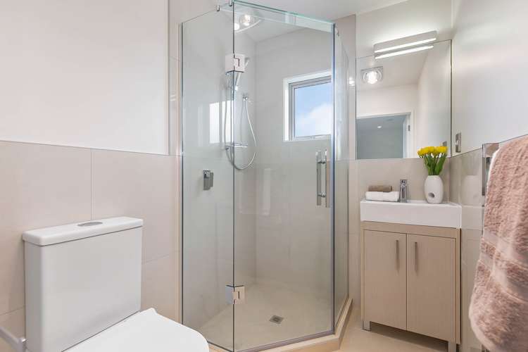 71 Bordeaux Parade Te Atatu South_13