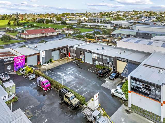 A and B/46 Porana Road Wairau Valley_1