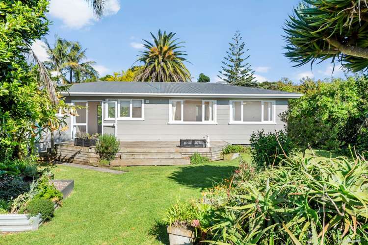 8 Lipscombe Road Kaiaua_1