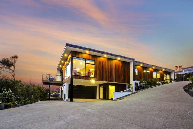 Refined Coastal Architecture with Views