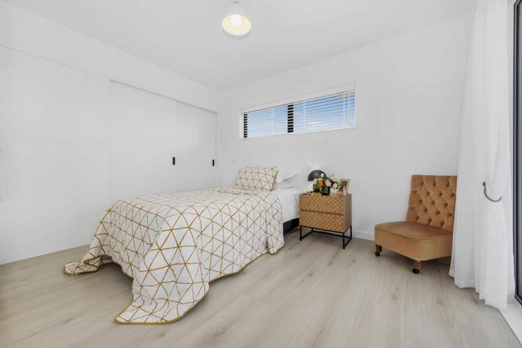 2/10 Pinewood Grove Botany Downs_18