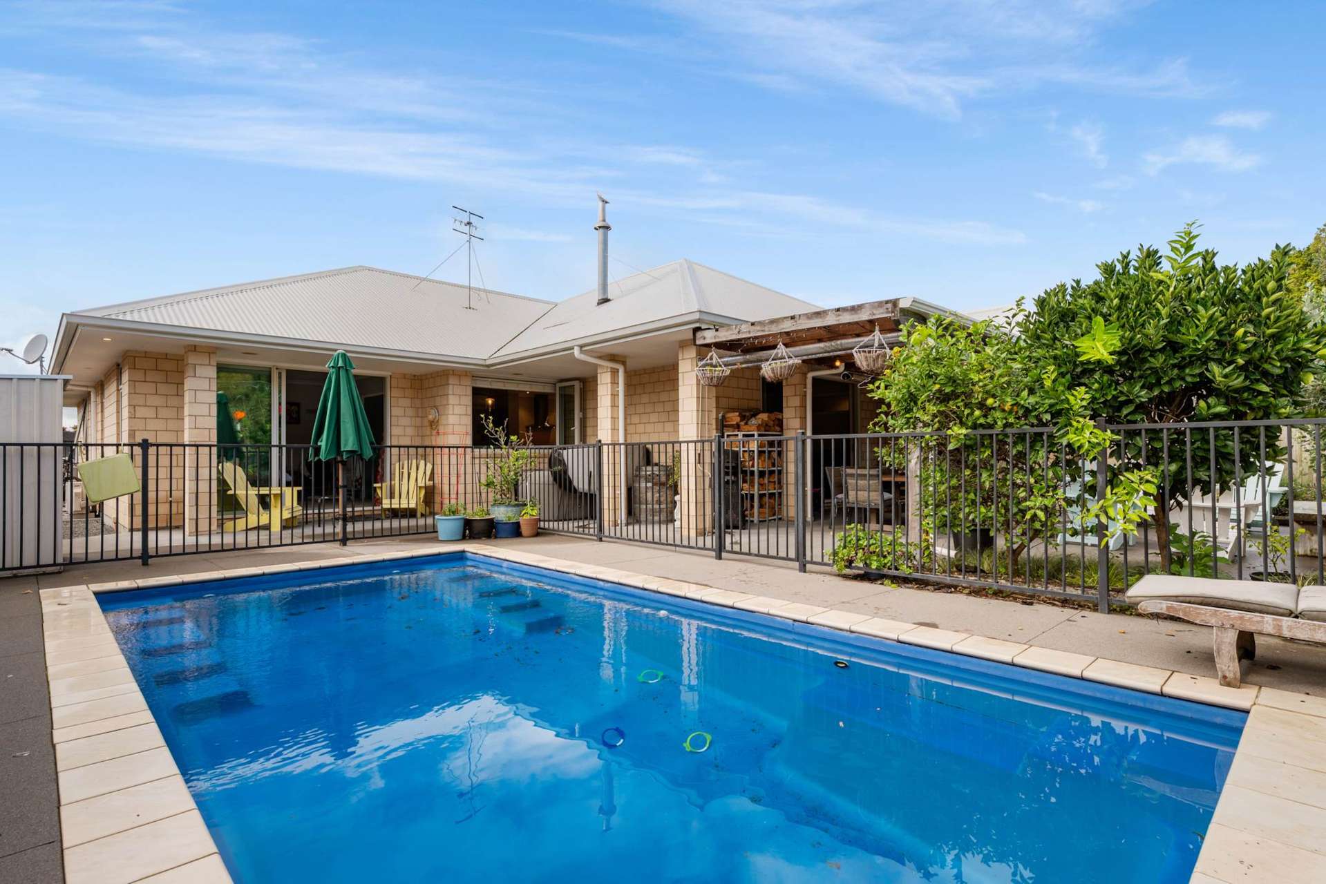 6 Horsley Grove Pyes Pa_0