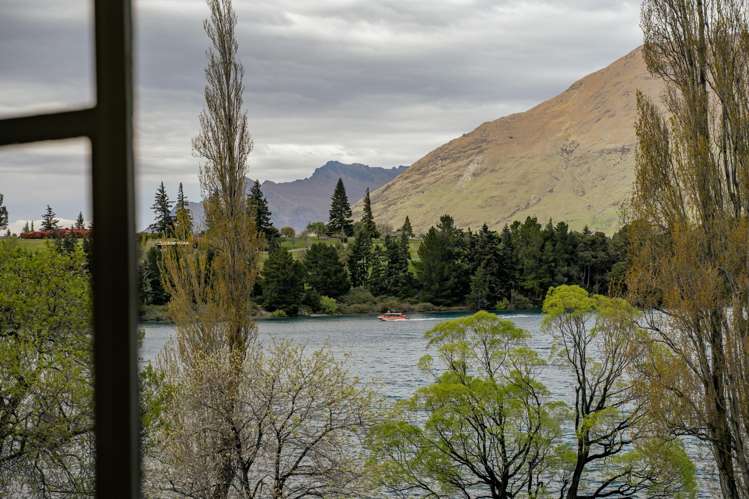 1 Suburb Street Queenstown_20