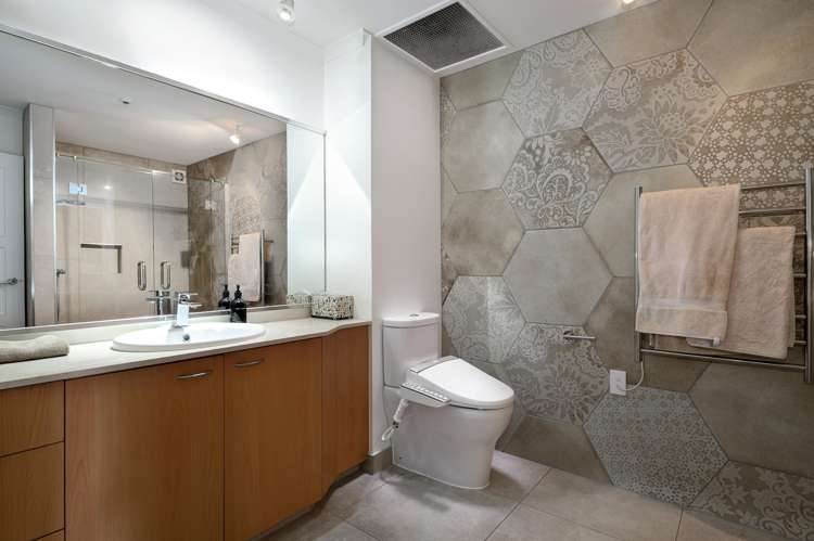 1/2 Sixth Avenue Avenues_21