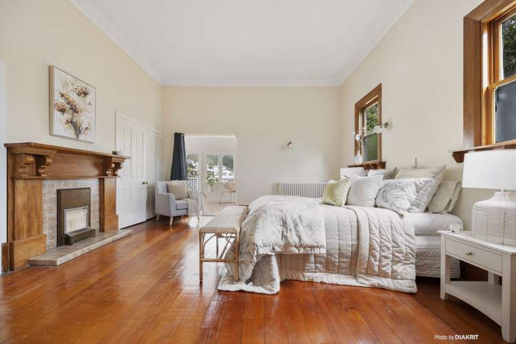 21 The Parade Island Bay_12