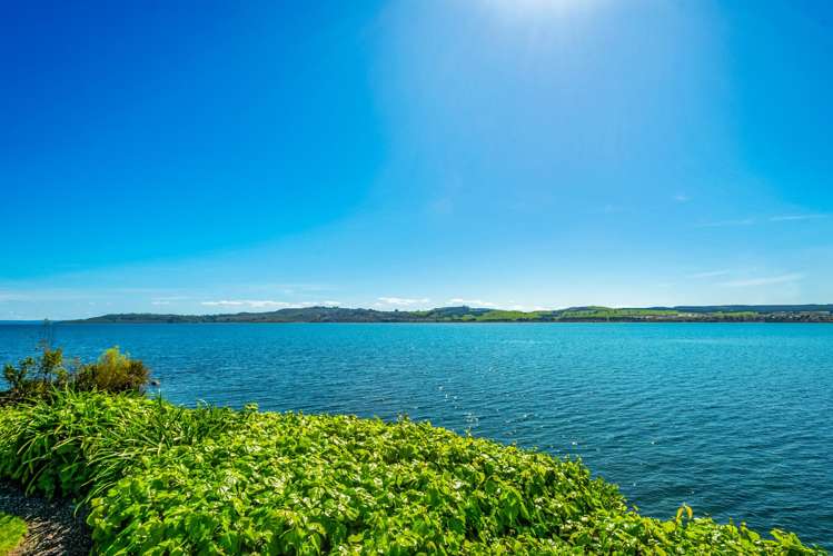 3/287 Lake Terrace Two Mile Bay_12