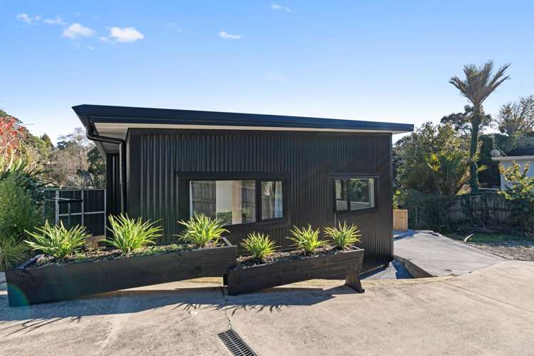 Units 1 and 2/10A Awanui Street Merrilands_41