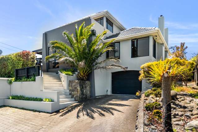 CLOSE TO IT ALL IN POPULAR STRANDON