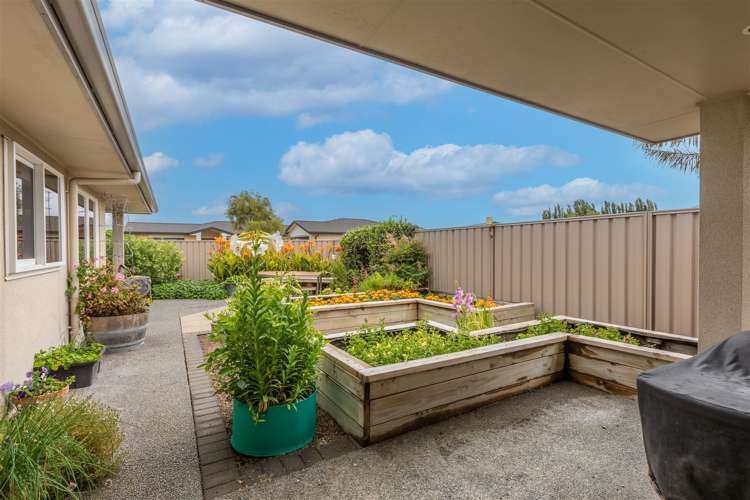 2 Arthur Close Clive_13