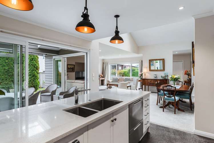 12 Coprosma Crescent Waipahihi_4