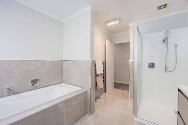 16 Couldrey Crescent Red Beach_25