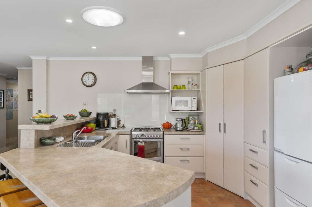 12 Waterside Drive_1