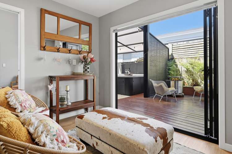 2 Benmore Crescent Pyes Pa_10