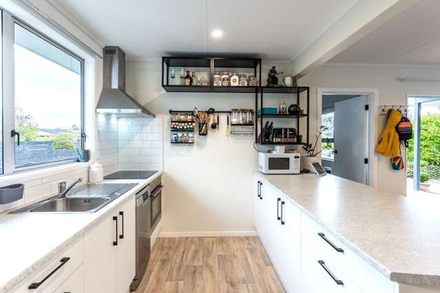 7 Graham Grove Waikanae_1