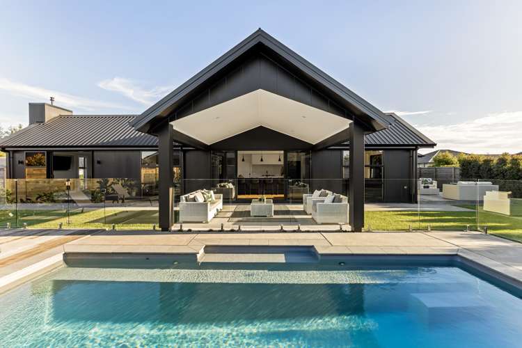 2 Gabriela Close Pyes Pa_1