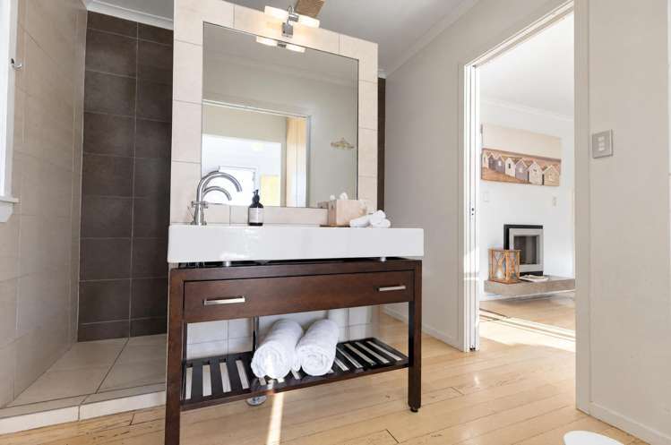 70 Burrell Road Oneroa_18