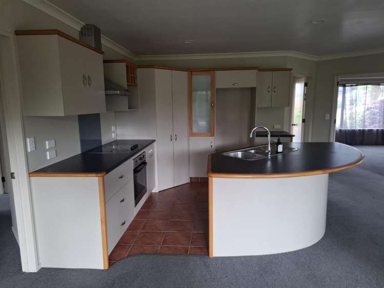 24 Oaklands Drive 11373_4