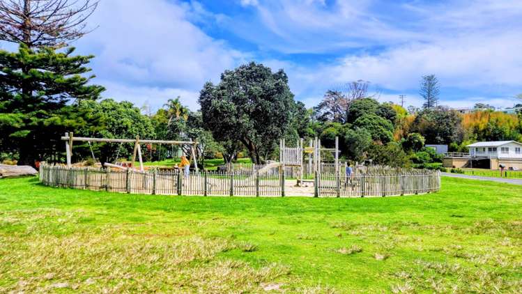 512 Grahams Beach Road Awhitu_32