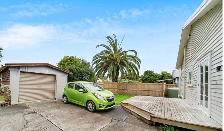 59 Brandon Road Glen Eden_16